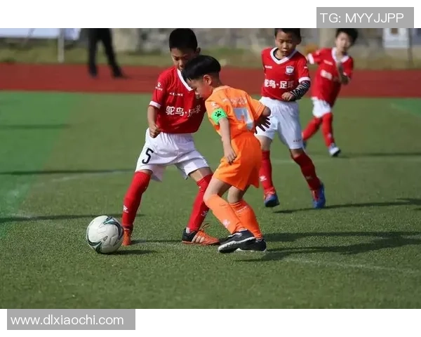 足球明星展现帅气风采的精彩瞬间与魅力形象合集