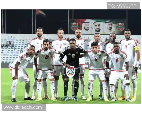 足球明星张开手臂庆祝胜利瞬间展现激情与荣耀的完美结合