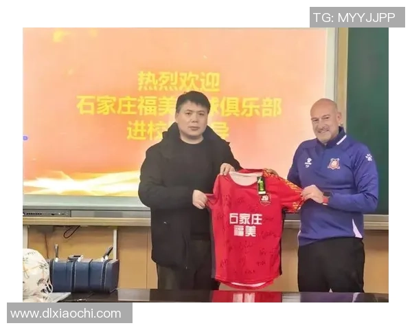 足球明星慷慨解囊为我国公益事业捐款助力青少年足球发展