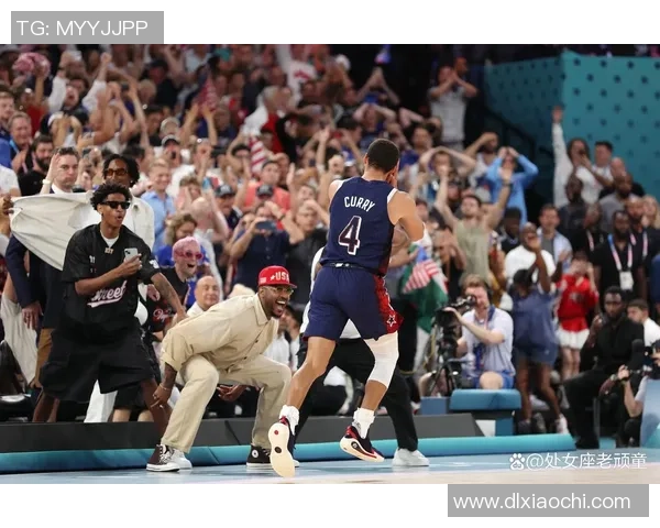 足球明星挑战极限模仿NBA经典动作展现运动魅力与风采