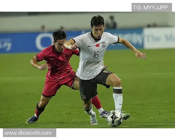 足球明星激烈对抗引发争议谁才是真正的球场王者