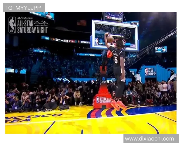 足球明星热议扣篮大赛精彩瞬间球场与篮筐的完美碰撞