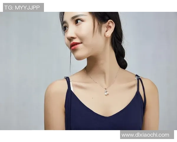 足球明星独特首饰饰品展示尽显风采与魅力的精彩瞬间