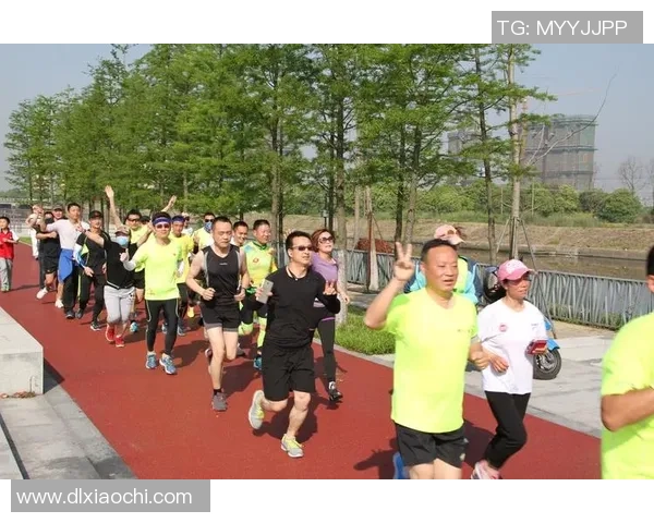 足球明星的公益之路：用爱心传递温暖与希望