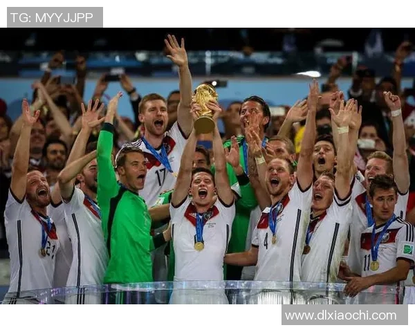 足球明星的胜利姿势大揭秘展现他们的独特庆祝方式与激情瞬间