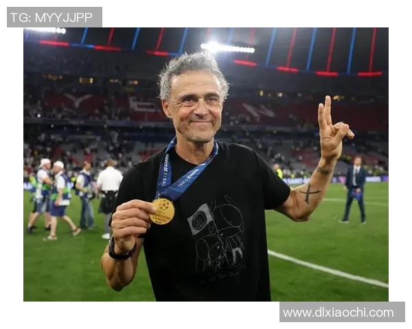 足球明星纷纷送上祝贺图片庆祝球队夺冠展现团结与荣耀