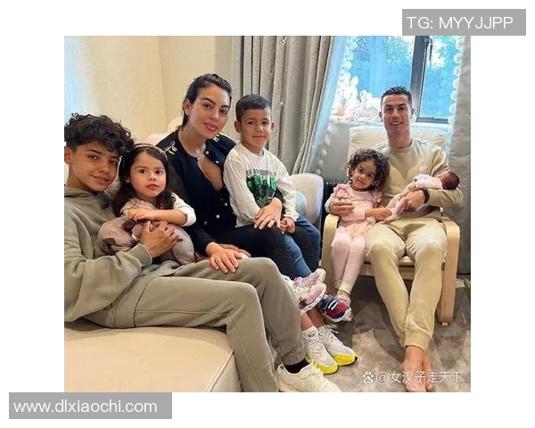 足球明星背后的故事与成就揭秘让我们一起走进他们的辉煌人生