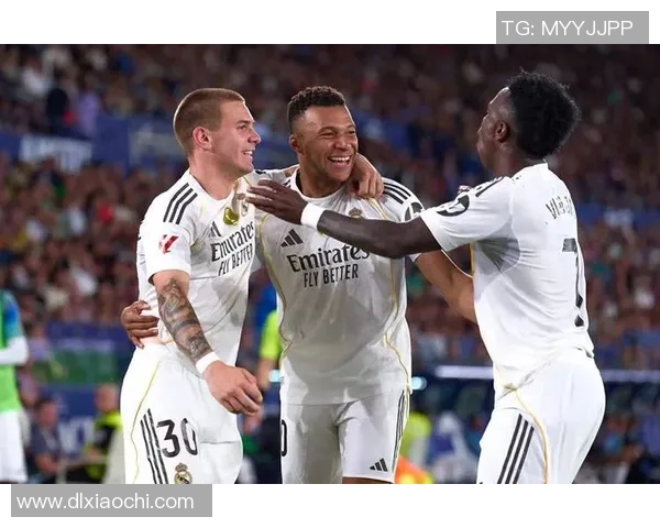 足球明星聚会高清图片分享展现球场外的友谊与精彩瞬间